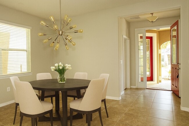 Foto del edificio - Beautiful 4 bed 3 bath w/loft, 2 story hom...