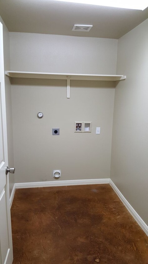 Foto principal - 512 W San Antonio St
