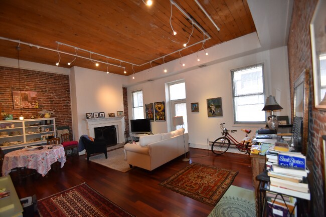 Building Photo - 107 Arch St