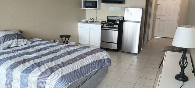 Building Photo - Studio apartment with ocean view
