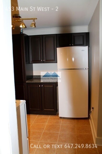 Photo du bâtiment - 453 Main St W