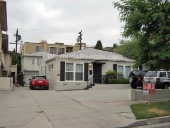 Building Photo - 611 N Sweetzer Ave