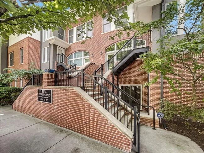 Building Photo - 745 Fountainhead Ln NE