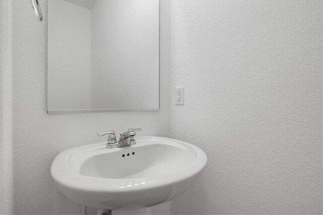 Building Photo - 320 Bronco Billy Dr