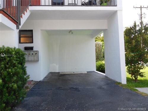 Building Photo - 421 Swallow Dr