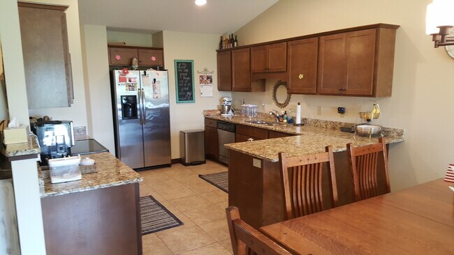 Building Photo - 33 Meadowlark Dr