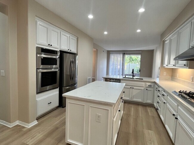 Foto del edificio - Brand New Irvine Remodel - Turtle Rock Stunner!