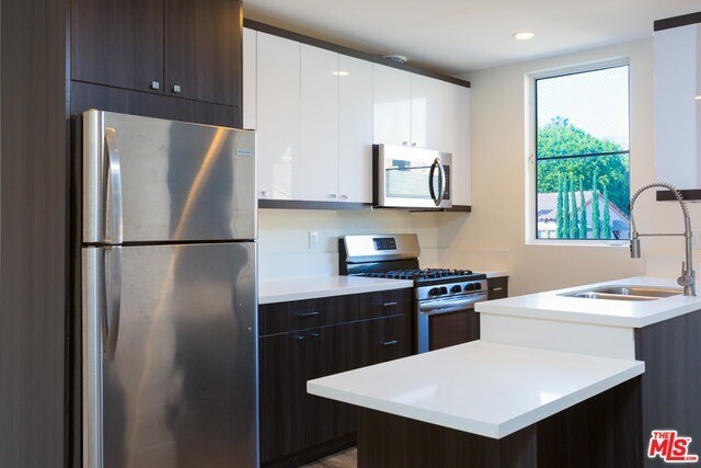 Building Photo - 622 Westmount Dr