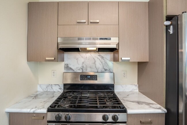 Building Photo - Unfurnished Modern 2 Bed/2 Bath - The Flats at Kamalani with Fenced in Yard