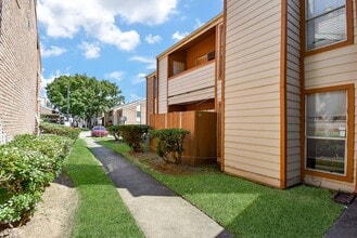 Building Photo - 10202 Forum Park Dr