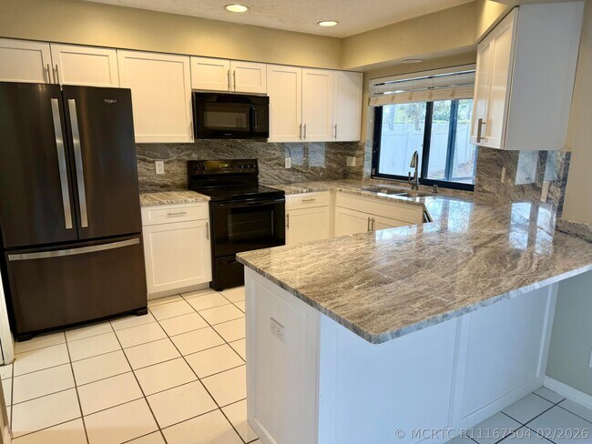 Foto del edificio - 13427 Kingsbury Dr