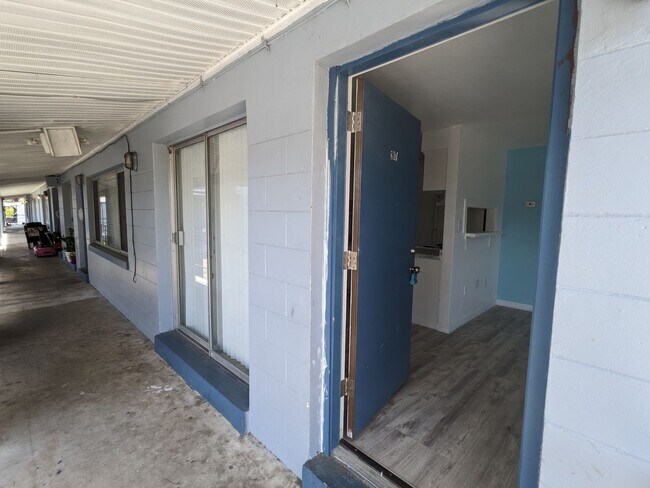 Foto del edificio - 2nd FL Condo 2Bed 1Bath Off Street Parking