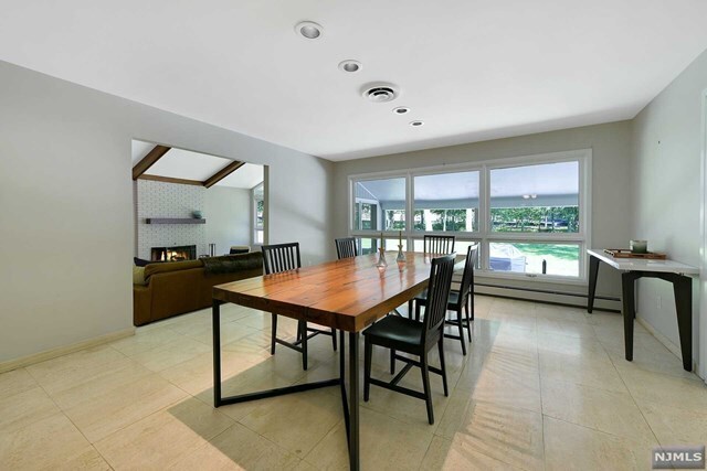 Foto del edificio - 50 Deerhill Dr