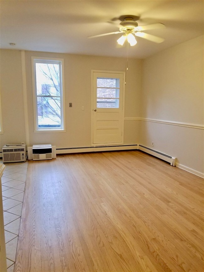 Building Photo - 724 Hudson St