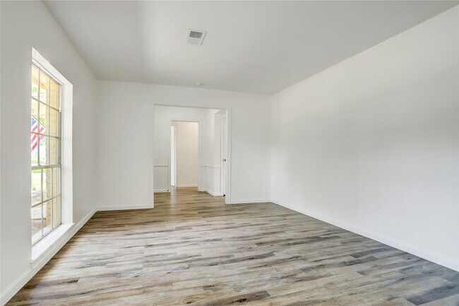 Building Photo - 14035 Myrtlea Dr