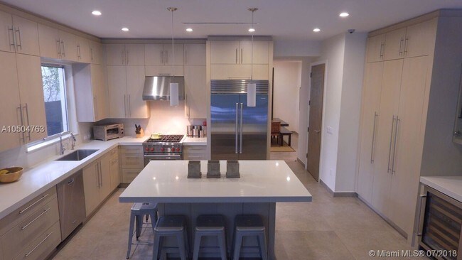 Foto del edificio - 2627 Lincoln Ave