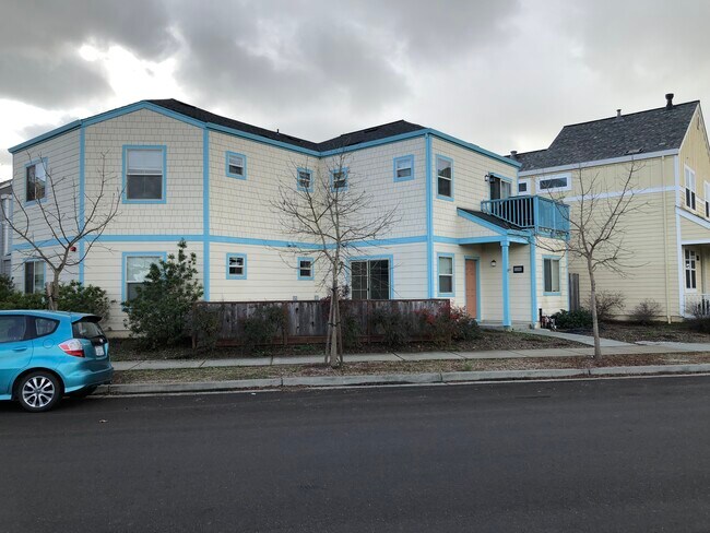 Upstairs apartment in duplex - 2507 N Village Dr