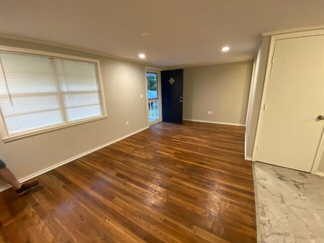 Building Photo - 5898 Beech Dr