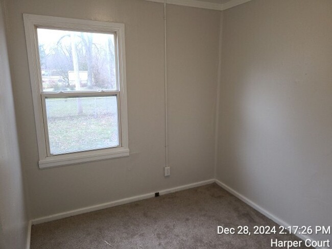 Building Photo - 3BD/1BA Duplex