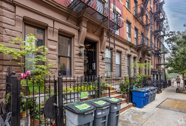 Foto del edificio - 338 W 17th St
