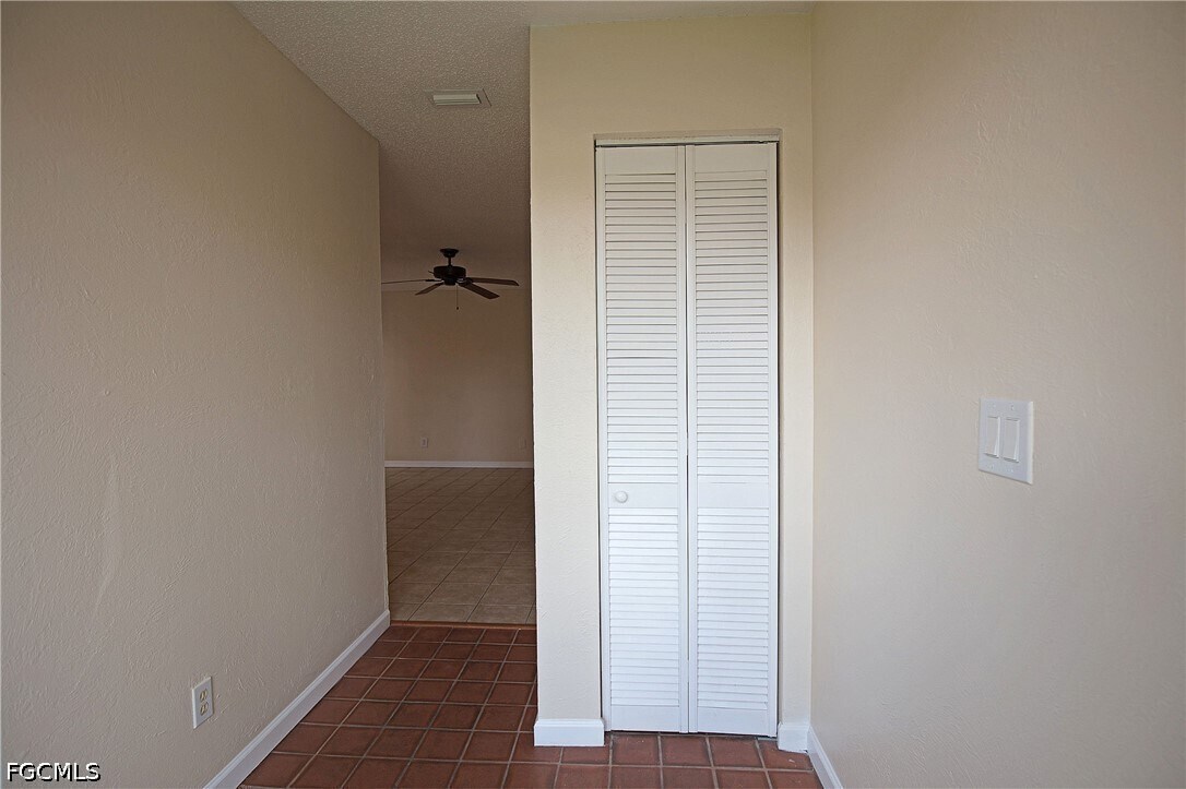 Foto del edificio - 1420 Park Shore Cir