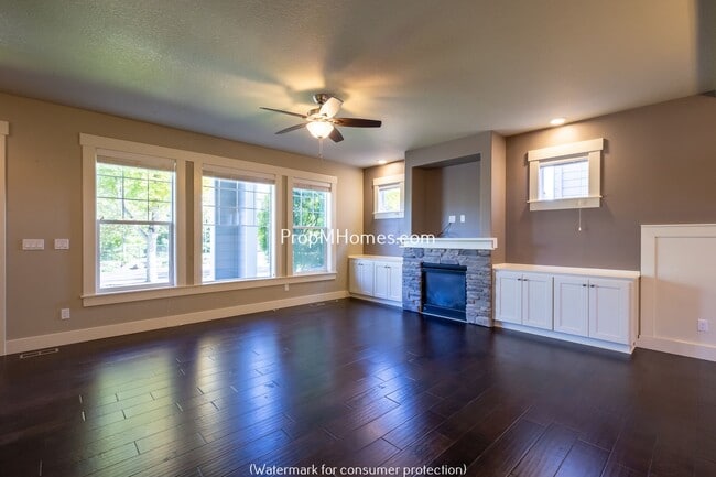 Building Photo - Gorgeous Four Bedroom Home in the Heart of...