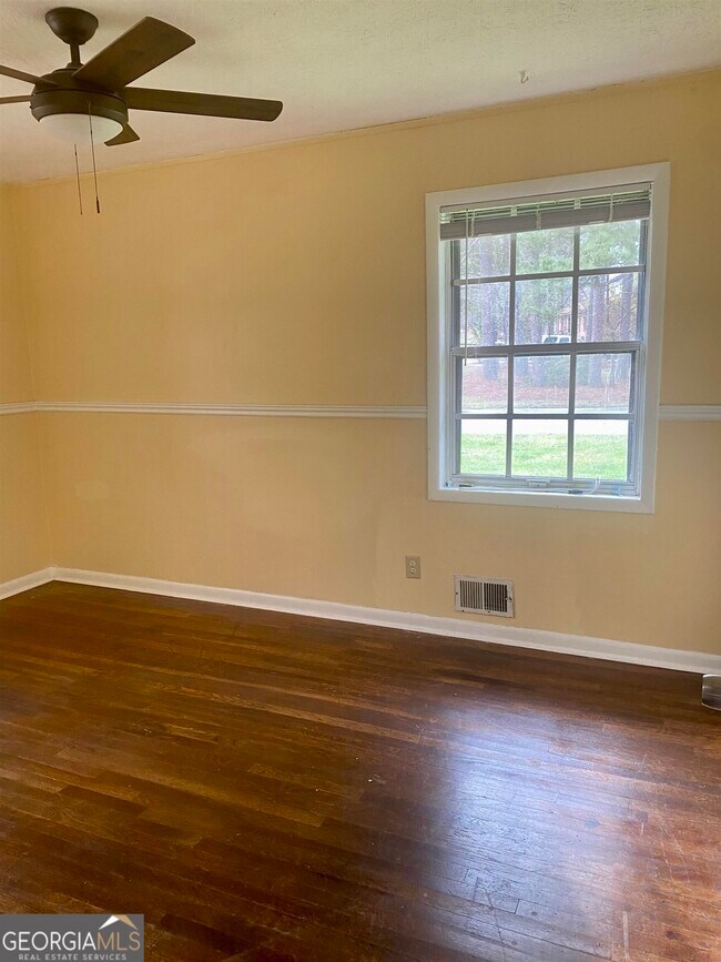 Foto del edificio - 6936 Adel Ln