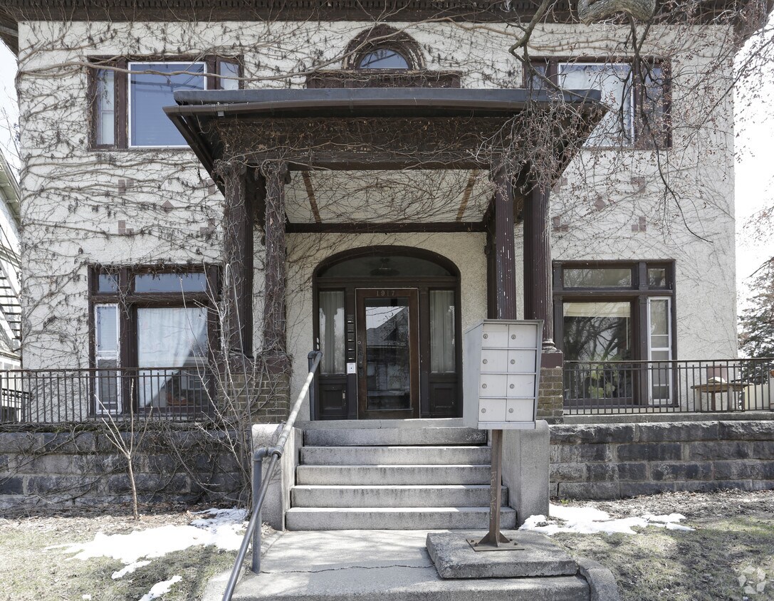 Building Photo - 1917 Stevens Ave S
