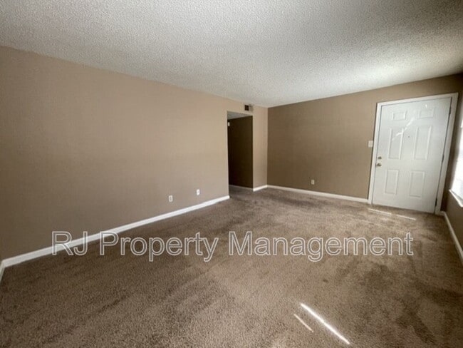 Foto del edificio - 3566 Bristerwood Dr