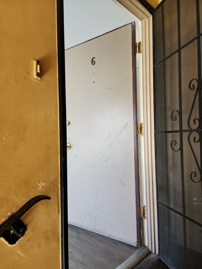 Foto del edificio - 4767 San Vicente Blvd