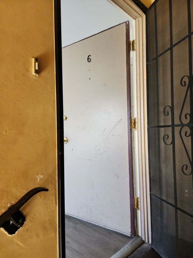 Building Photo - 4767 San Vicente Blvd