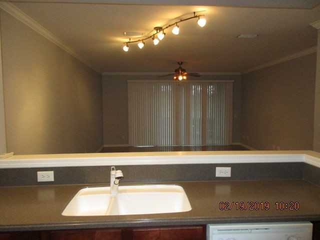 Building Photo - Lovely Wolf Creek Townhome
