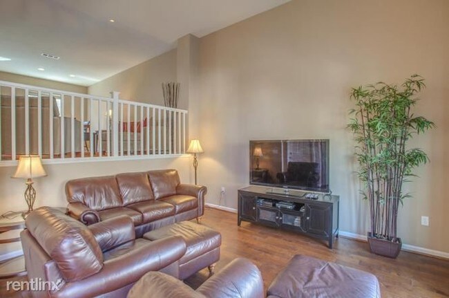 Foto del edificio - 2 br, 2.5 bath Townhome - 2751 Lavender Ter