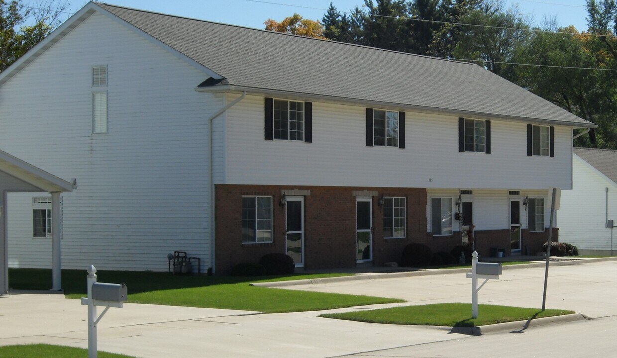 Primary Photo - 405 N Linn St