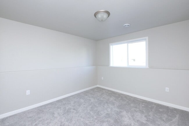 Building Photo - 1223 Jill Dr W