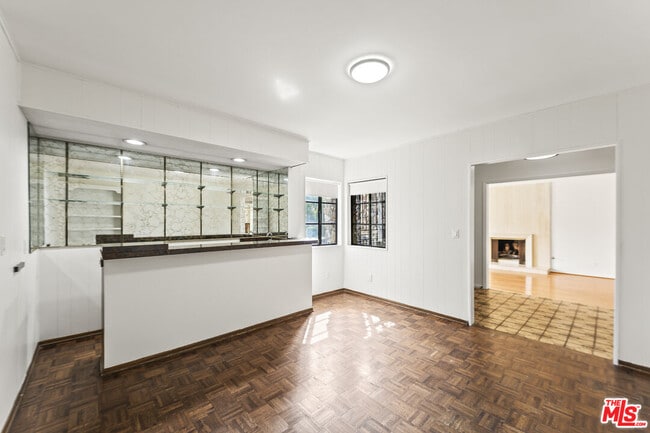 Foto del edificio - 6237 Warner Dr