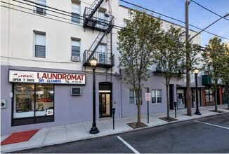 Building Photo - 325 37th St