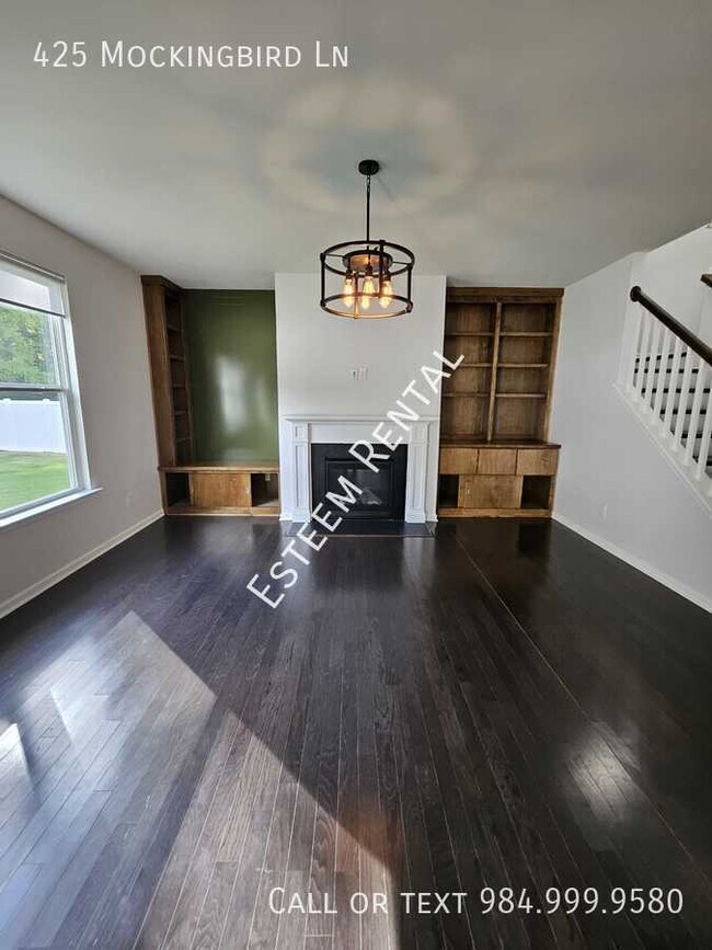 Foto del edificio - 425 Mockingbird Ln