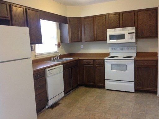 Building Photo - 860 Village Ct