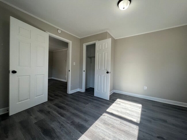 Building Photo - AVAILABLE TO SHOW!!!