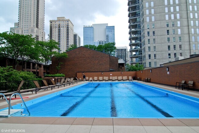 Foto del edificio - 1030 N State St