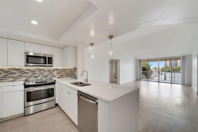 Foto del edificio - 3605 NE 207th St