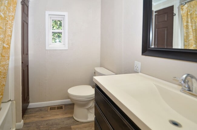 Building Photo - 3bd 2 ba - Mobile Home