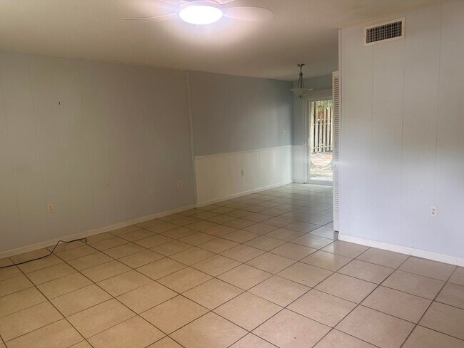 Foto del edificio - 4403 Lakeside Dr
