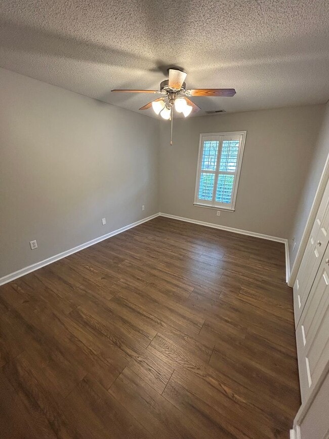 Building Photo - Coming Soon in Landmark Pointe!