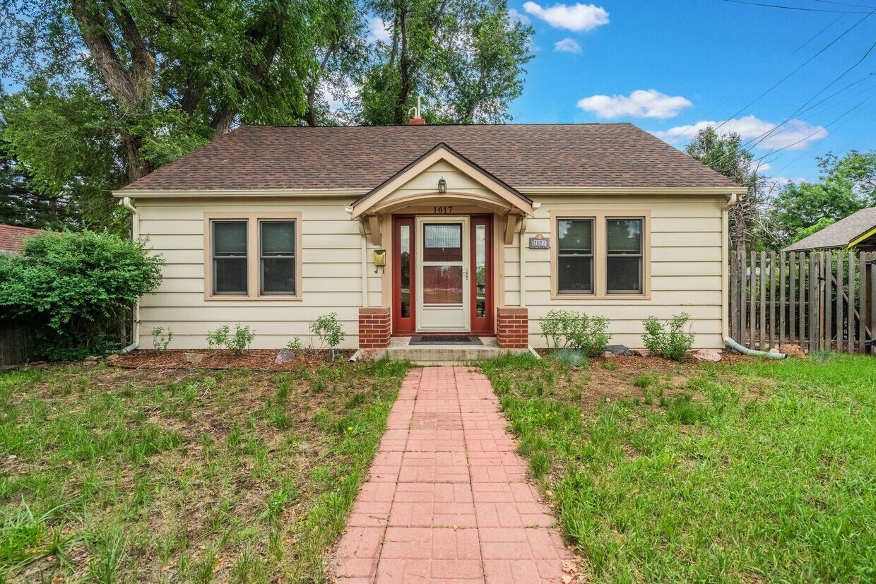Primary Photo - Main Level Living Near UC Health and Olymp...