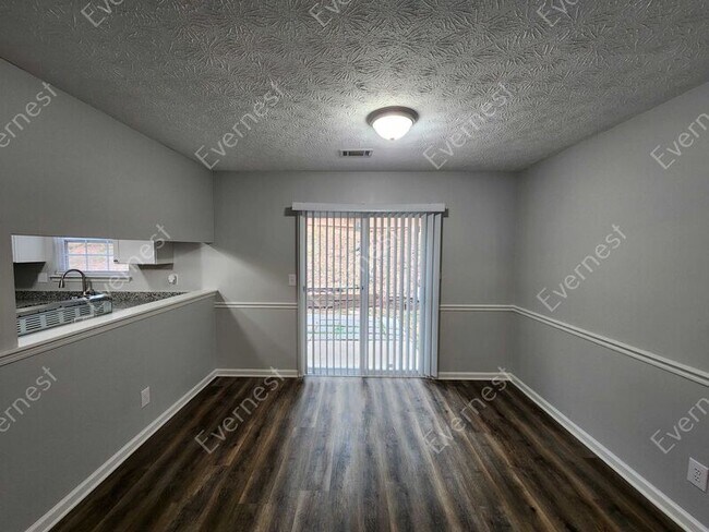Building Photo - 2800 Pebblebrook Ct