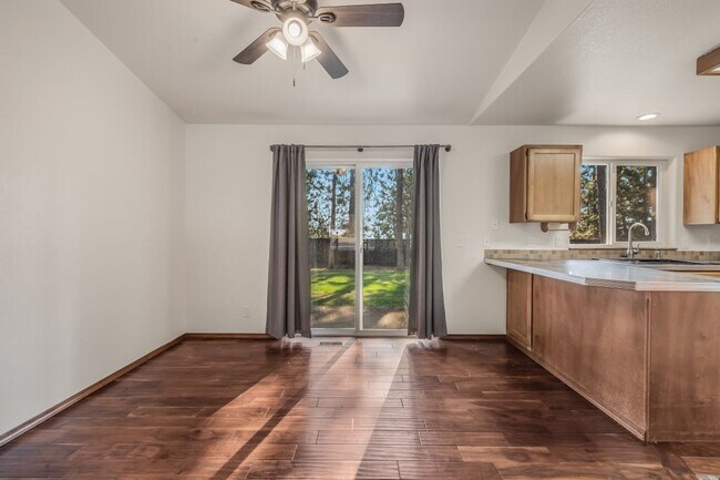 Building Photo - 3bed/2bath with RV parking: CDA Public Gol...