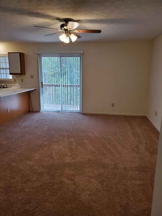 Foto del edificio - 2 Bedroom, 1 bath apartment Upstairs Unit