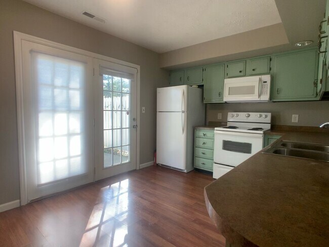 Building Photo - 132 Capri Ln
